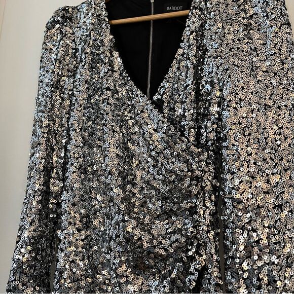 Bardot Sequin Long Sleeve Mini Dress Wrap Front Silver Size 6 NWT - Picture 3 of 9